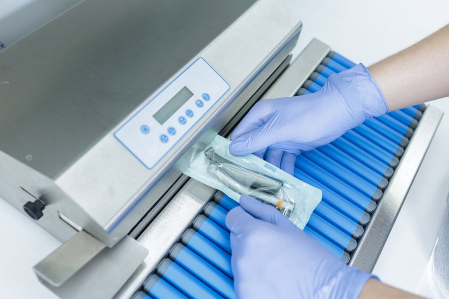 Reprocesarea instrumentarului stomatologic: flux optim de la curățare și dezinfecție la sterilizare