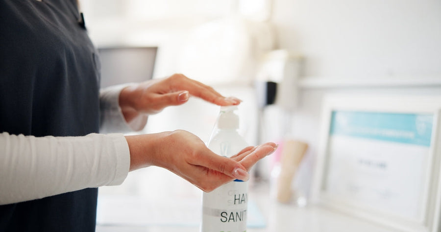 Spectrul de acțiune al dezinfectanților explicat simplu: ce înseamnă bactericid, virucid, fungicid, micobactericid și sporicid?
