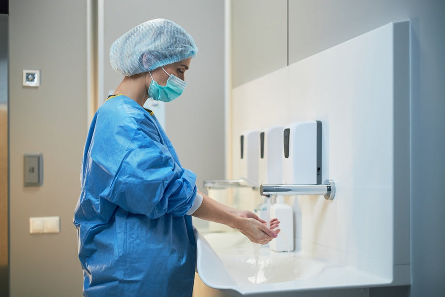 Dezinfectanți pentru policlinică: cum alegi produse diferite pentru recepție, săli de consultație și grupuri sanitare