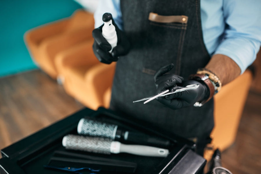 Cum alegi dezinfectanții potriviți pentru barber shop: comparație între alcool și peroxid de hidrogen